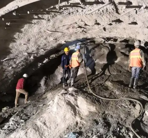 湖滨隧道拱顶带模注浆料，微膨胀注浆料的特点及施工工艺
